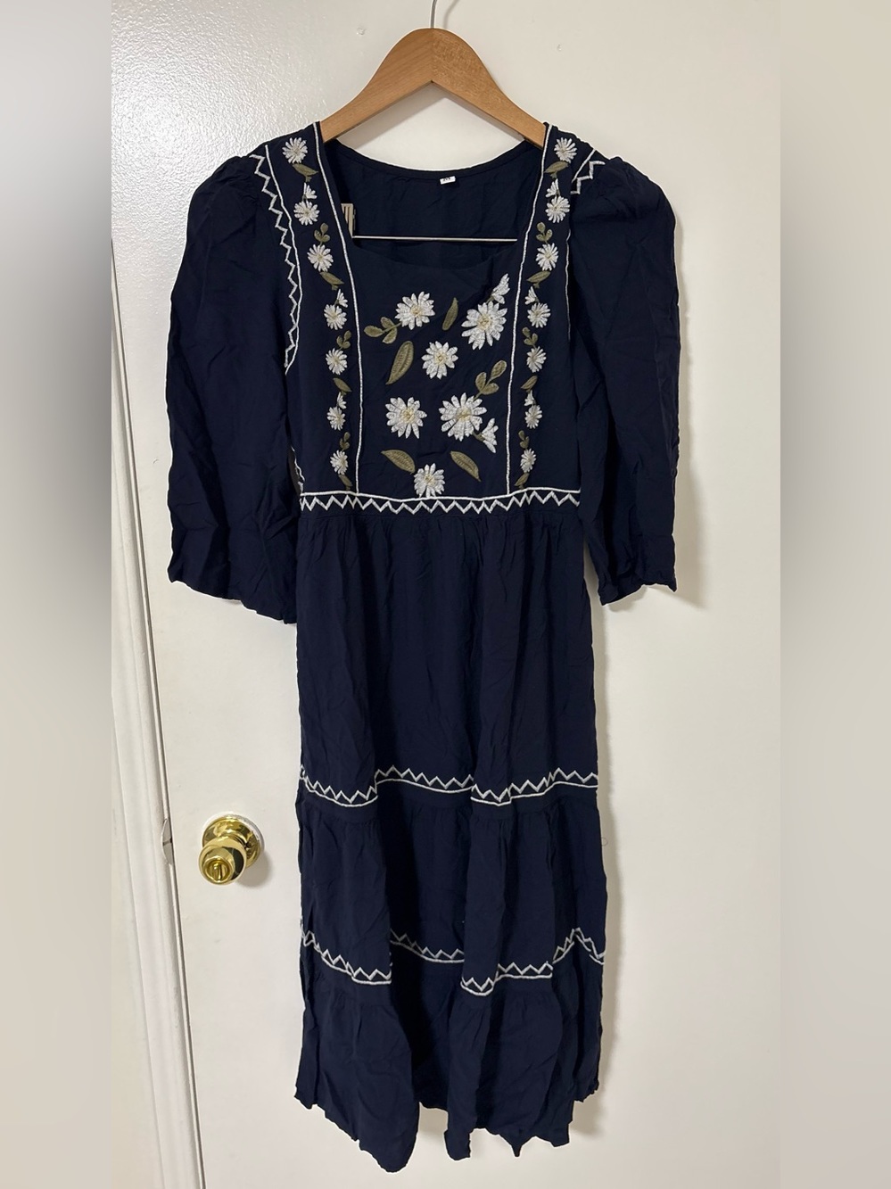 Women’s Navy Embroidered Daisy Midi Dress